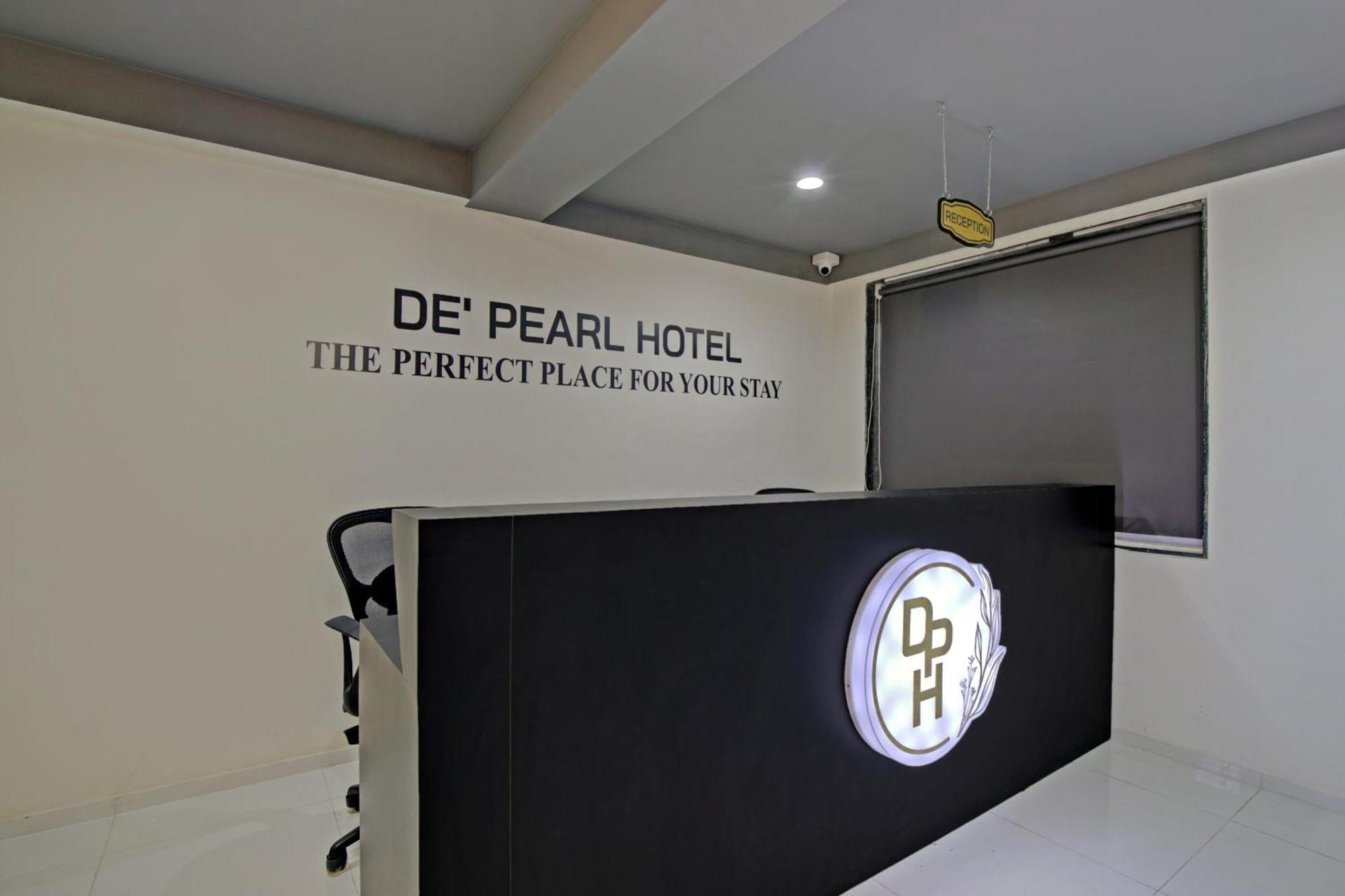 Collection O De'Pearl Hotel Surat Exteriör bild